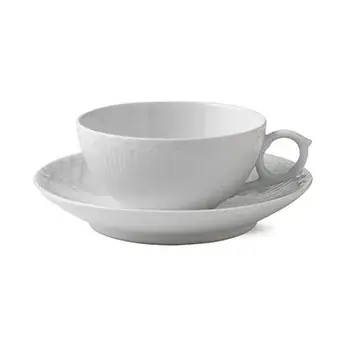 White Fluted Half Lace tekopp med fat från Royal Copenhagen Reapris