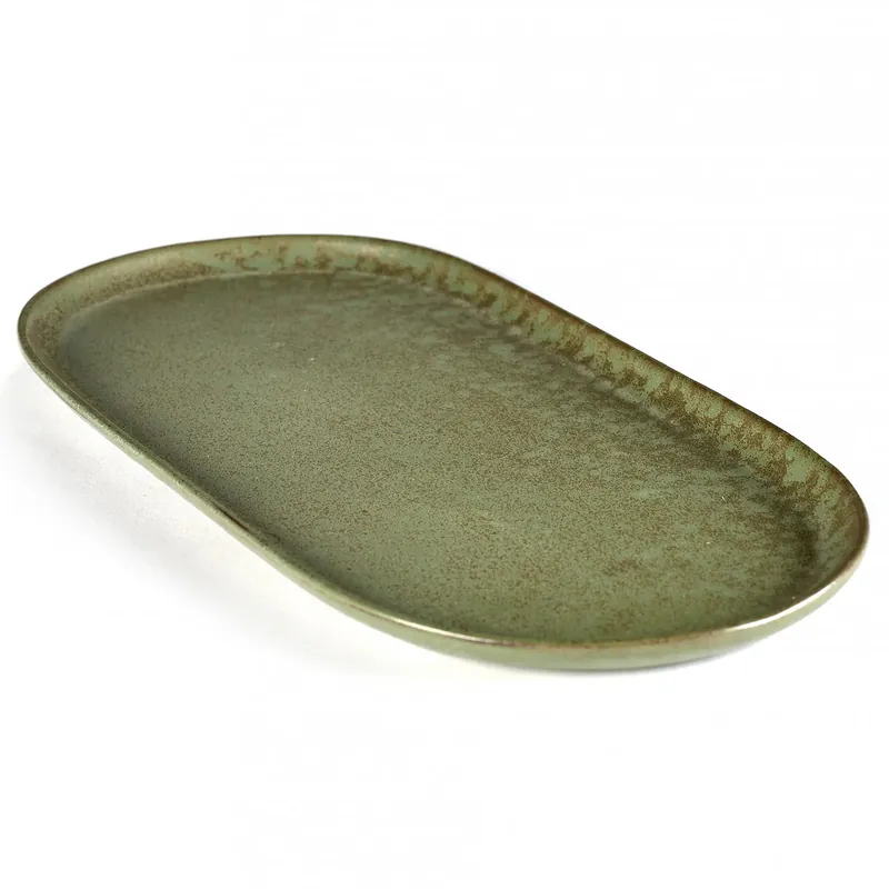 Endast denna vecka Surface tapastallrik 17x35,5 cm från Serax