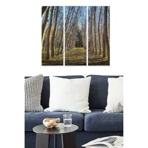 Utförsäljning Canvastavla i trä 3-delar 50x70 cm - Lummig allé med höga träd som sträcker sig mot en ljus himmel Grön / Brun / Blå - Inredning
