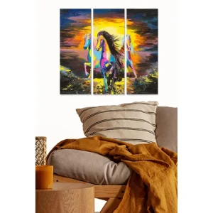 Canvastavla i trä 3-delar 50x70 cm - Färgglada hästar i rörelse mot en dramatisk bakgrund Lila / Gult / Svart - Inredning risnedsättning