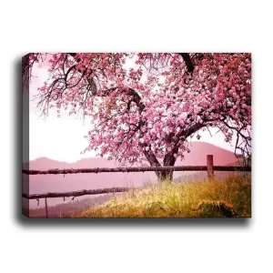 Reapris Canvastavla 70x100 cm - Ett blommande körsbärsträd i en idyllisk landskapsmiljö Rosa / Grön / Brun - Inredning