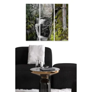 Beställ nu Canvastavla i trä 3-delar 50x70 cm - Vattenfall omgiven av grönskande mossa och träd Grön / Svart / Vit - Inredning