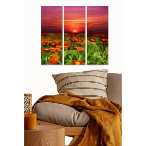 Canvastavla i trä 3-delar 50x70 cm - Solnedgång över en blomsteräng med orange blommor Orange / Grön / Lila - Inredning Extra rabatt