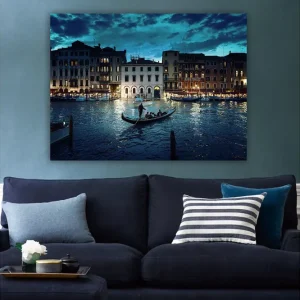 Rabatt Canvastavla 70x100 cm - Romantisk gondoltur i Venedig under skymningen Mörkblå / Ljusblå / Guld - Inredning