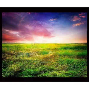 Inramad Canvastavla i trä - 41x56 cm - Vacker landskapsvy med grönskande ängar och färgsprakande himmel Grön / Gul / Lila - Inredning Expressleverans