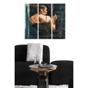 Canvastavla i trä 3-delar 50x70 cm - Kvinnlig silhuett som vänder ryggen mot betraktaren och håller en cigarett Mörkblå / Hudfärg / Svart - Inredning Begränsad tid