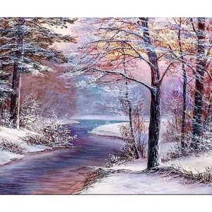 Nyhet Canvastavla 70x100 cm - Vinterlandskap med snöklädda träd och en spegelblanka flod Vit / Ljusblå / Ljusrosa - Inredning