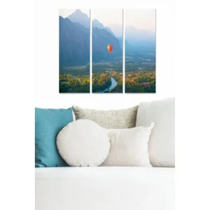 Canvastavla i trä 3-delar 50x70 cm - Färgglad luftballong över en vacker dal med berg i bakgrunden Grön / Blå / Orange - Inredning Kundfavorit