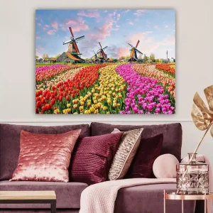 Canvastavla 70x100 cm - Färgsprakande tulpanfält med vindmöllor i bakgrunden Röd / Rosa / Gul - Inredning Snabb leverans