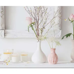 Trygg betalning Canvastavla 70x100 cm - Stillsam komposition av blommor i olika vaser med en romantisk känsla Ljusrosa / Vit / Beige - Inredning