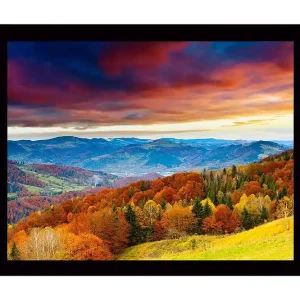 Inramad Canvastavla i trä - 41x56 cm - Vacker höstlandskap med färgglada träd och fjärran berg Orange / Grön / Blå - Inredning risnedsättning