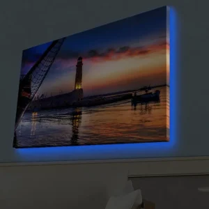 Trygg betalning Canvastavla med LED-belysning - Vacker solnedgång över en hamn med en fyr och båtar - Inredning & dekor