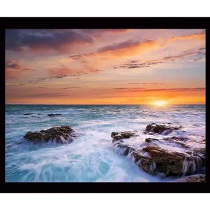 Inramad Canvastavla i trä - 41x56 cm - Solnedgång över havet med klippor i förgrunden Blå / Orange / Lila - Inredning Sänkt pris