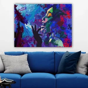 Canvastavla 70x100 cm - Färgstark och uttrycksfull porträttmålning av en kvinna som gestikulerar med handen mot ansiktet Blå / Grön / Lila - Inredning Kundfavorit