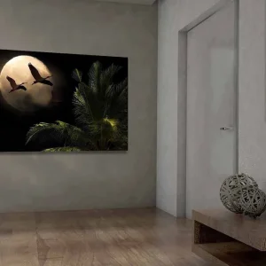 Canvastavla 70x100 cm - Två fåglar som flyger mot en stor måne över en palmliknande växt Mörkgrön / Grå / Beige - Inredning Begränsat erbjudande