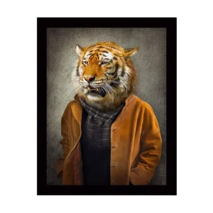 Populär Inramad Canvastavla i trä - 41x56 cm - Tigerhuvud på en mänsklig kropp klädd i en brun jacka Orange / Brun / Svart - Inredning