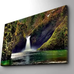 Canvastavla 70x100 cm - Vacker vattenfall som strömmar ner mellan gröna klippor i en naturskön miljö Grön / Blå / Brun - Inredning Outlet