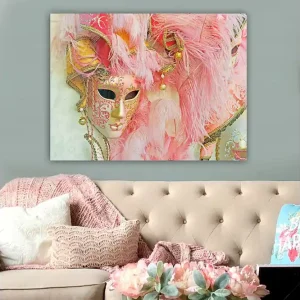 Canvastavla 70x100 cm - Färgglad maskeradmask prydd med fjädrar och ornament, som fångar den festliga atmosfären av en maskeradbal Rosa / Guld / Vit - Inredning Rea