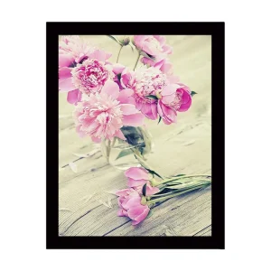 Inramad Canvastavla i trä - 41x56 cm - Färgrik bukett av pioner i en glasvas Rosa / Grön - Inredning Rabatter