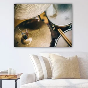 Canvastavla 70x100 cm - Närbild av ett set med trummor och cymbaler Guld / Svart / Silver - Inredning Reapris