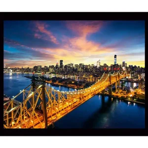 Inramad Canvastavla i trä - 41x56 cm - Vacker stadsbild av en bro med en glittrande skyline i bakgrunden Guld / Blå / Rosa - Inredning Lågt pris
