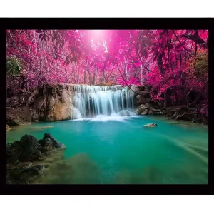 Beställ idag Inramad Canvastavla i trä - 41x56 cm - Vacker vattenfall omgiven av rosa träd och grönskande vegetation Rosa / Turkos - Inredning