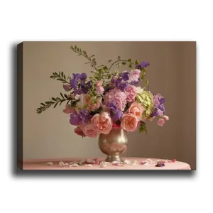 Canvastavla 70x100 cm - Vacker bukett med rosor och andra blommor i en silvervas Rosa / Lila / Grön - Inredning Rabatt