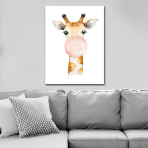 Canvastavla 70x100 cm - Söt giraff som blåser en tuggummiboll Beige / Rosa / Brun - Inredning Fri frakt