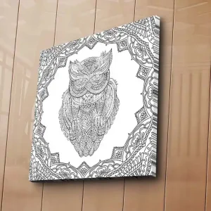 Canvastavla 45x45 cm - Uggla i detaljrik linjeteckning omgiven av ornamentala mönster Svart / Vitt - Inredning Köp nu