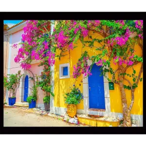 Inramad Canvastavla i trä - 41x56 cm - Färgglada hus med bougainvillea i blomning Gult / Blått / Rosa - Inredning Sänkt pris