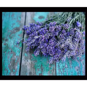 Inramad Canvastavla i trä - 41x56 cm - Lavendelbukett på en sliten träyta Lila / Turkos / Grå - Inredning Sänkt pris
