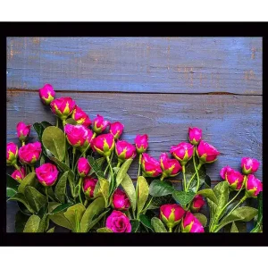 Utförsäljning Inramad Canvastavla i trä - 41x56 cm - Färgrik bukett av rosor mot en blå bakgrund Rosa / Grön / Blå - Inredning