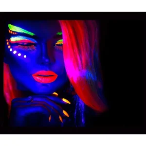 Kampanjpris Inramad Canvastavla i trä - 41x56 cm - Neonfärgad porträtt av en kvinna med dramatisk makeup Blå / Rosa / Orange - Inredning